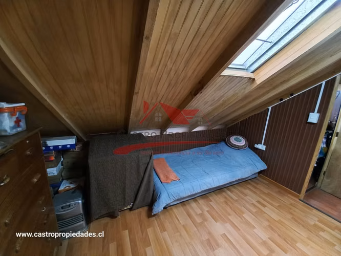 Casa Solida de Dos Pisos, 4 Dormitorios, 1 Baño, Quilicura.