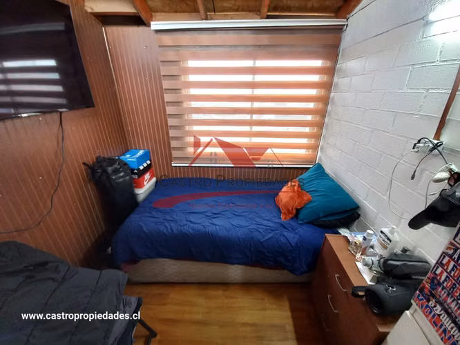 Casa Solida de Dos Pisos, 4 Dormitorios, 1 Baño, Quilicura.