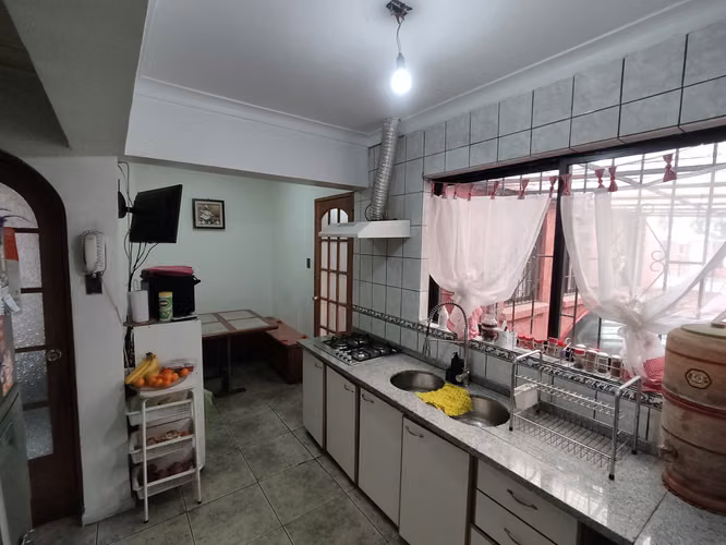 600 m² terreno |Casa aislada 225 m²  4 estacionamientos |Macul