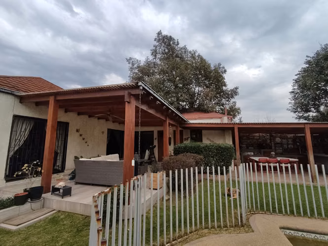 600 m² terreno |Casa aislada 225 m²  4 estacionamientos |Macul