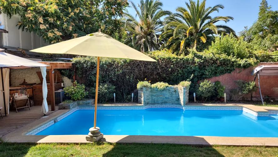 600 m² terreno |Casa aislada 225 m²  4 estacionamientos |Macul