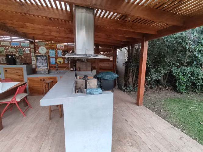 600 m² terreno |Casa aislada 225 m²  4 estacionamientos |Macul