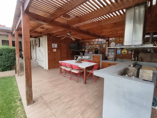 600 m² terreno |Casa aislada 225 m²  4 estacionamientos |Macul