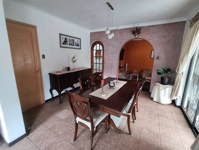 600 m² terreno |Casa aislada 225 m²  4 estacionamientos |Macul
