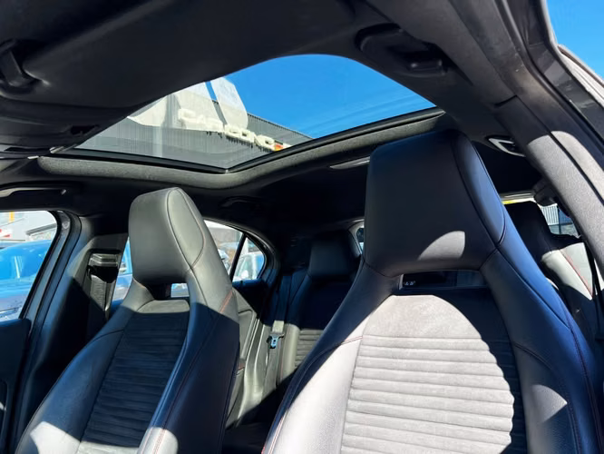 MERCEDES-BENZ A200 BLUEEFFICIENCY 1.6 MT 2014