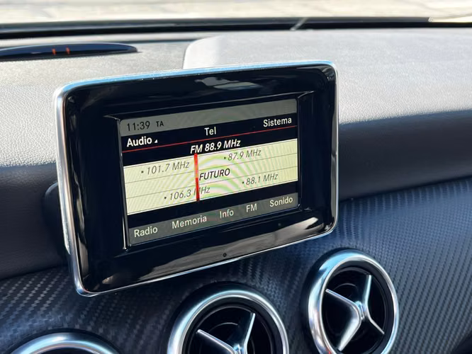 MERCEDES-BENZ A200 BLUEEFFICIENCY 1.6 MT 2014