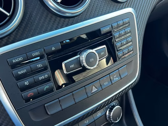 MERCEDES-BENZ A200 BLUEEFFICIENCY 1.6 MT 2014