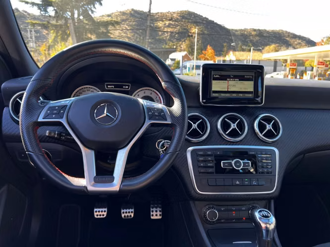 MERCEDES-BENZ A200 BLUEEFFICIENCY 1.6 MT 2014