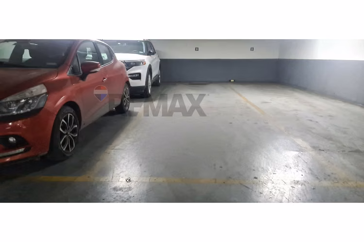 Venta estacionamiento 2 boxs amplio  ñuñoa