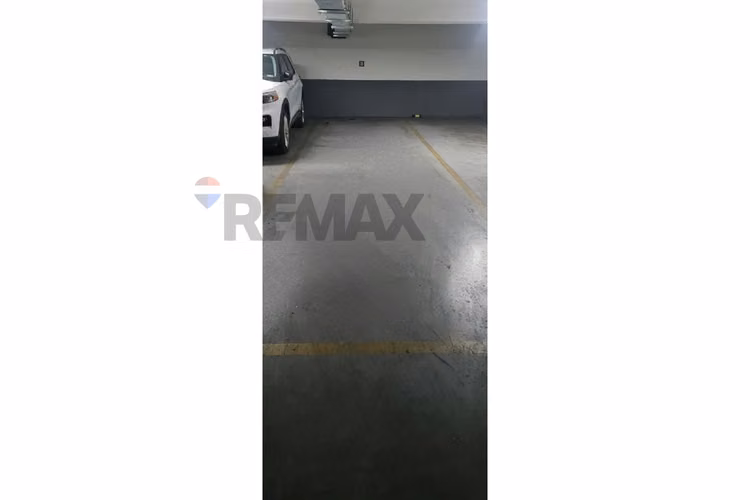 Venta estacionamiento 2 boxs amplio  ñuñoa