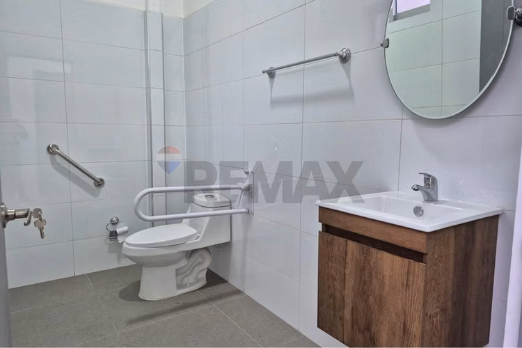 Arriendo local comercial en 5 de abril