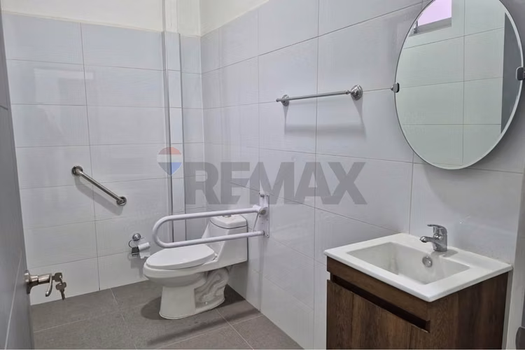 Arriendo local comercial en 5 de abril