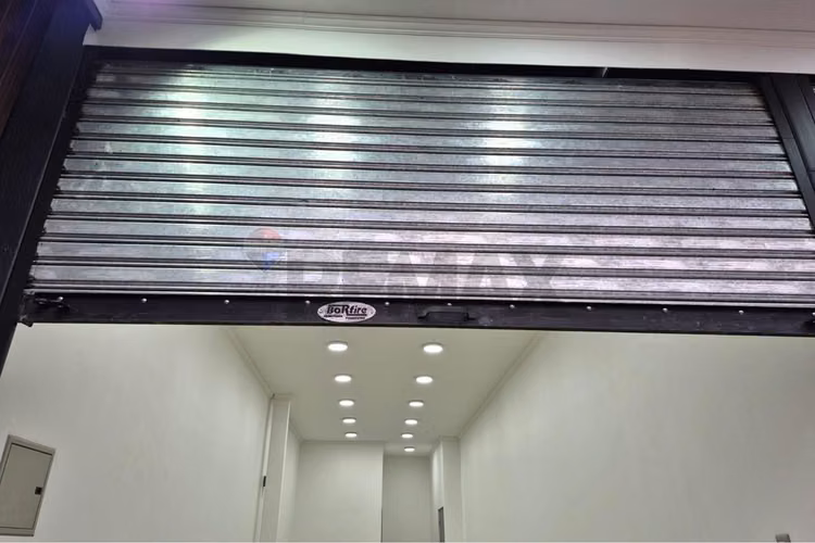 Arriendo local comercial en 5 de abril