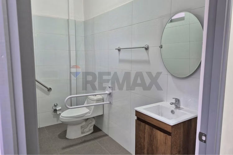 Arriendo local comercial en 5 de abril
