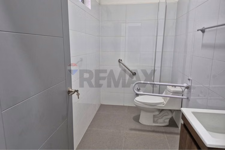 Arriendo local comercial en 5 de abril