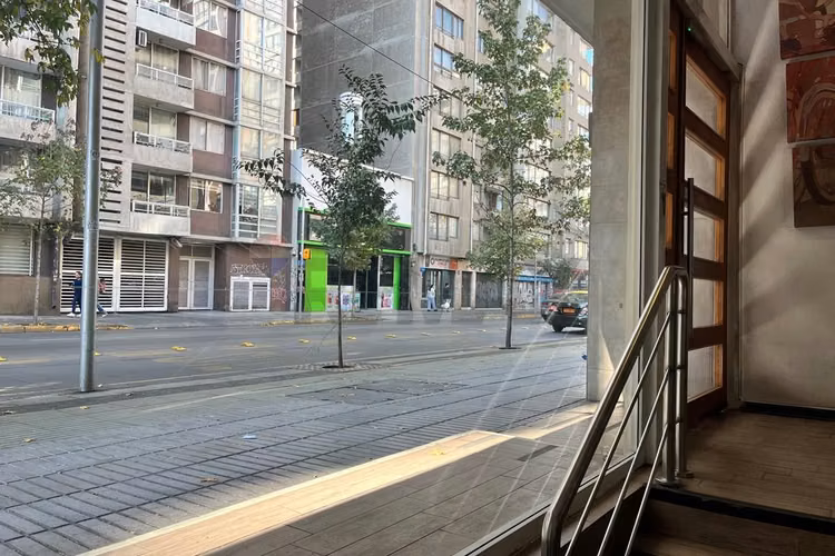 Gran oportunidad de inversión en plaza san isidro - Imagen 2