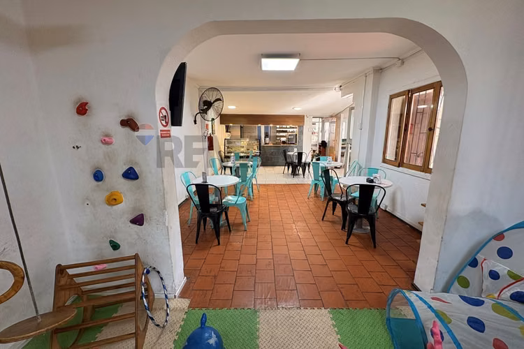 Casa comercial con gran terreno