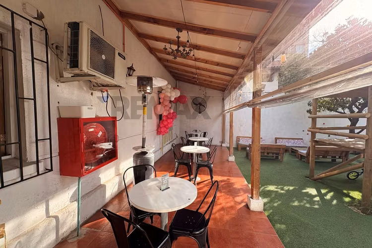Casa comercial con gran terreno