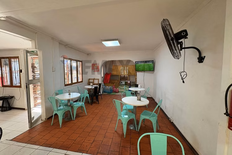 Casa comercial con gran terreno