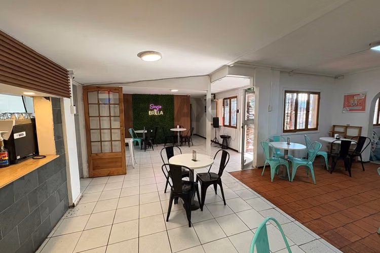 Casa comercial con gran terreno
