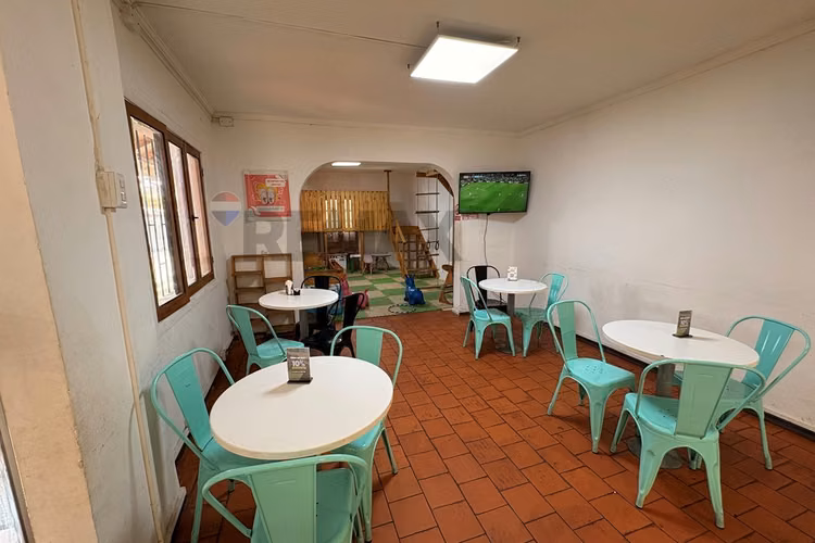Casa comercial con gran terreno