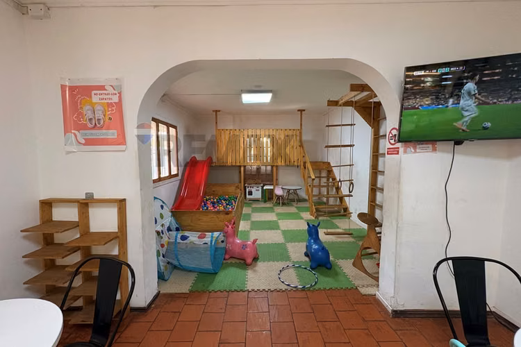 Casa comercial con gran terreno