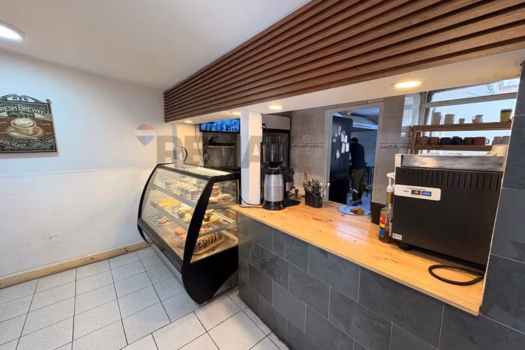 Casa comercial con gran terreno