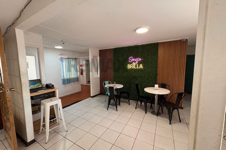 Casa comercial con gran terreno