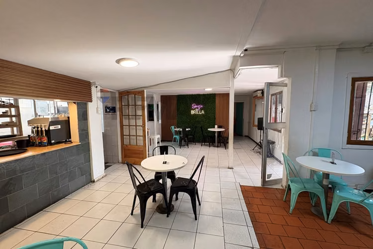 Casa comercial con gran terreno