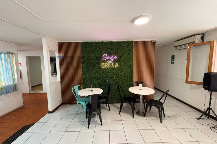Casa comercial con gran terreno