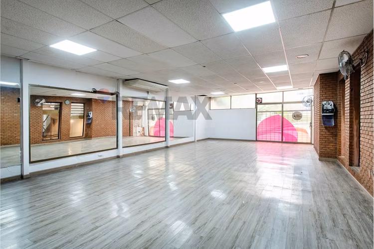 Edificio corporativo/comercial metro manquehue