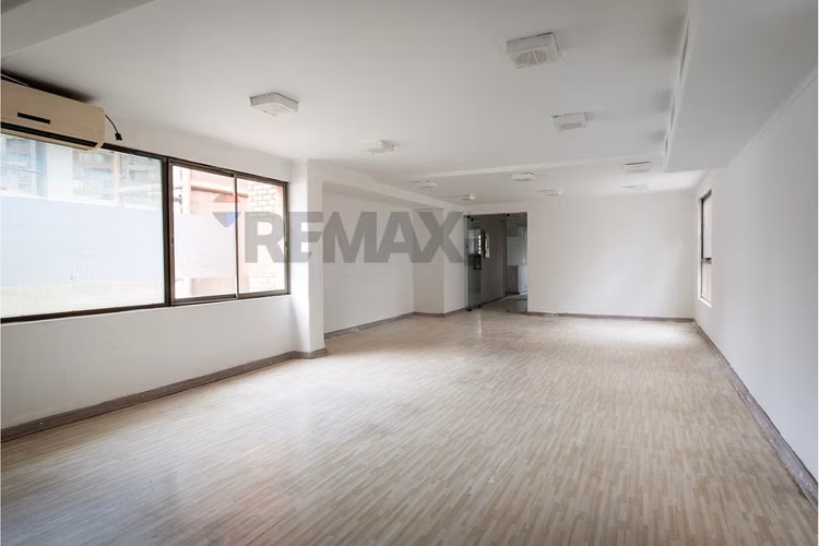 Edificio corporativo/comercial metro manquehue