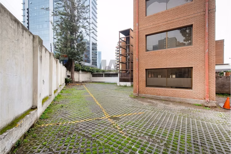 Edificio corporativo/comercial metro manquehue