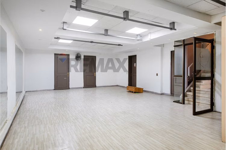 Edificio corporativo/comercial metro manquehue