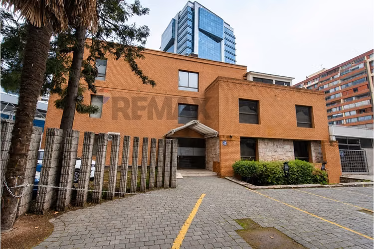Edificio corporativo/comercial metro manquehue