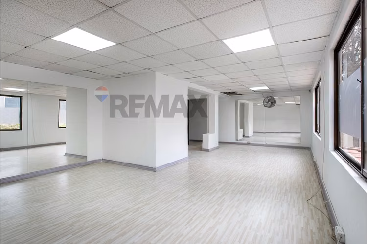 Edificio corporativo/comercial metro manquehue
