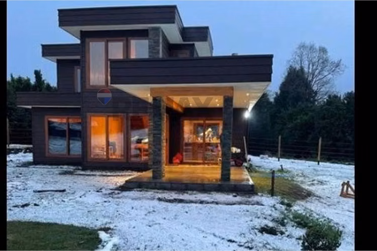 Casa en venta en pucon con vista al volcán
