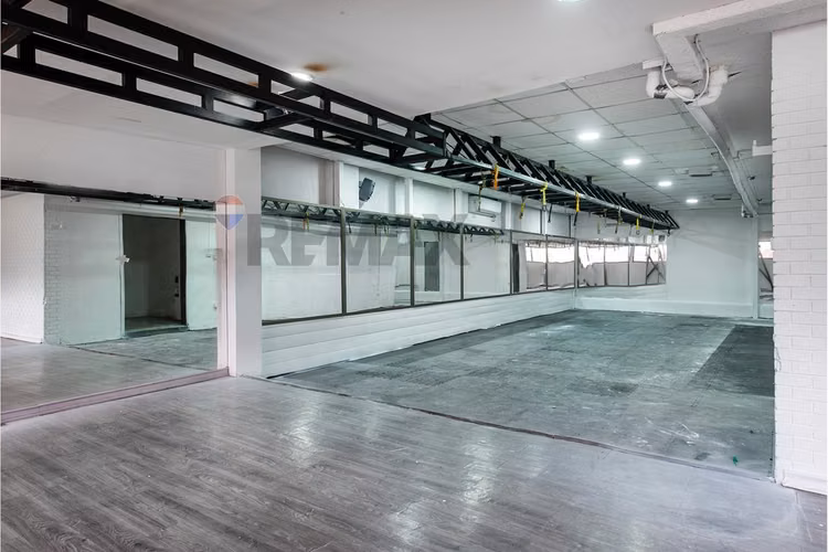 Edificio corporativo/comercial metro manquehue
