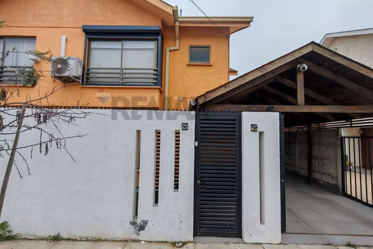 Casa en arriendo 3d+3b  con equipamiento