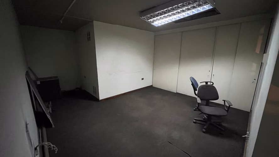 OFICINA COMERCIAL CON ENTRADA INDEPENDIENTE Y 2 EST
