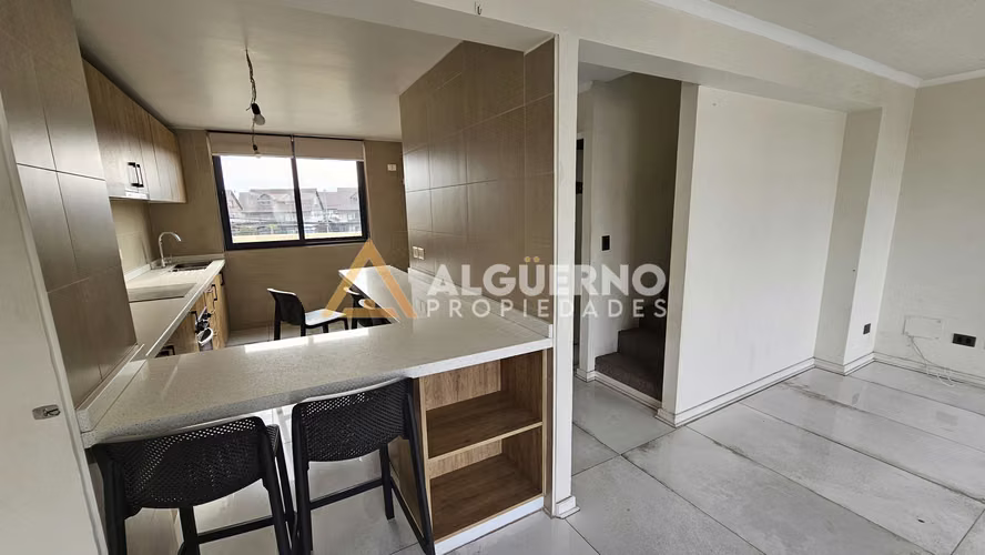 ARRIENDO AMPLIO TOWNHOUSE CON 4D3B2E ALTO EL ROSAL