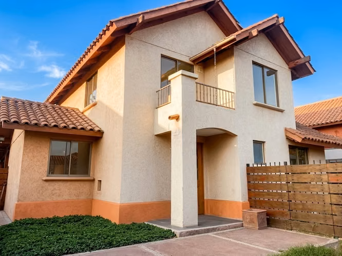 AMPLIA CASA EN CONDOMINIO 508 M DE TERRENO 4 DORMITORIO