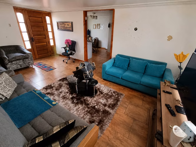 VENTA EN QUILICURA CASA REGULARIZADA DE 2 PISOS POR 2300UF