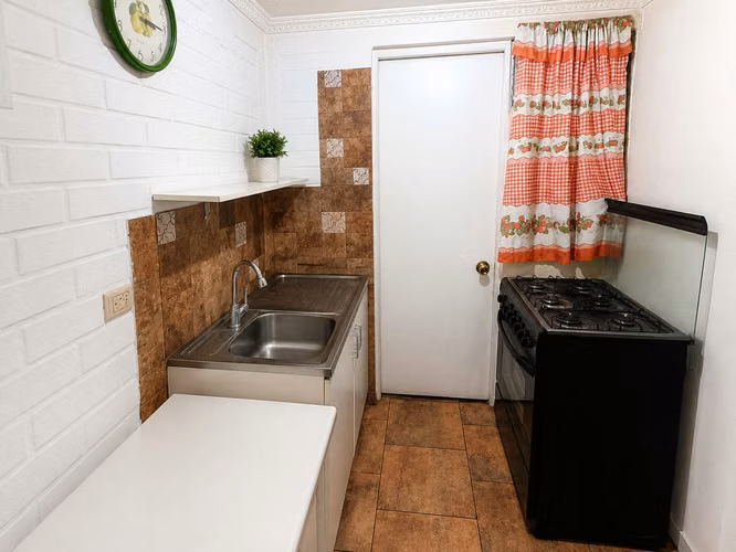 VENTA EN QUILICURA CASA REGULARIZADA DE 2 PISOS POR 2300UF