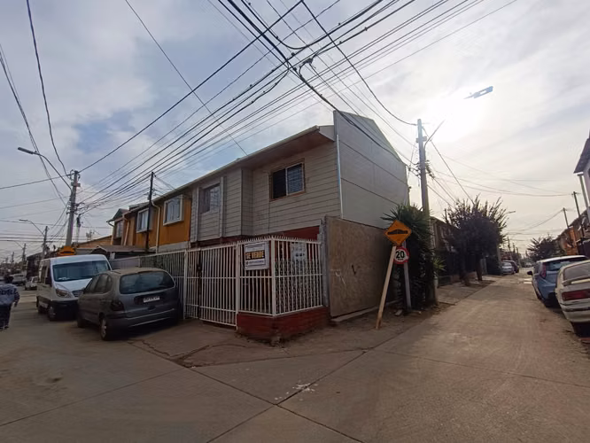 VENTA EN QUILICURA CASA REGULARIZADA DE 2 PISOS POR 2300UF