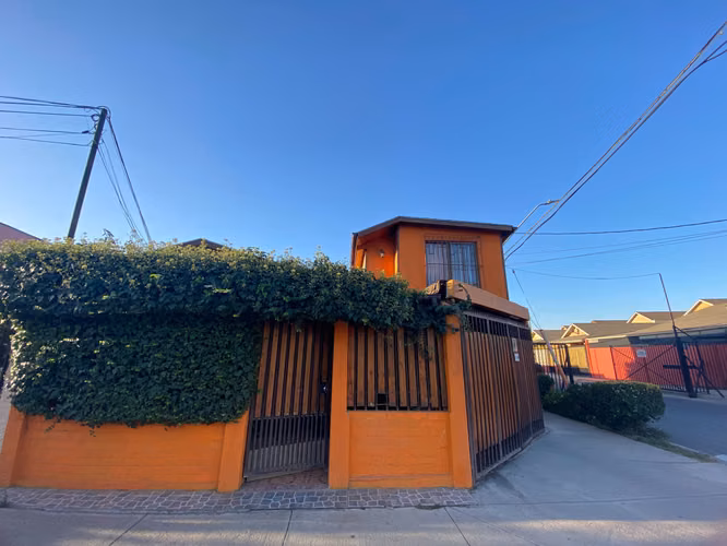 SE VENDE CASA ESQUINA 3D 2B MAIPU (179069)