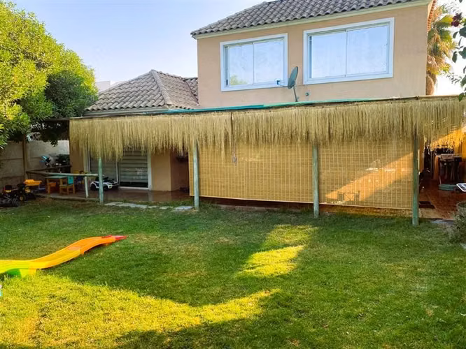 Casa en venta de 3 dorm. en Colina