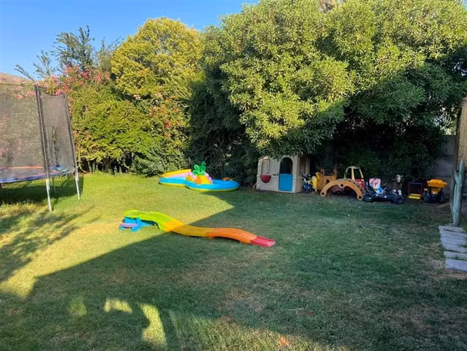 Casa en venta de 3 dorm. en Colina
