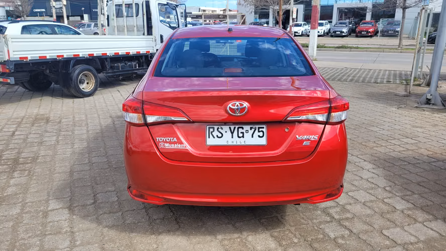 Toyota YARIS SEDAN GLI 1.5 FULL MEC. 1.5 • 4x2 • Mecánica • 2023