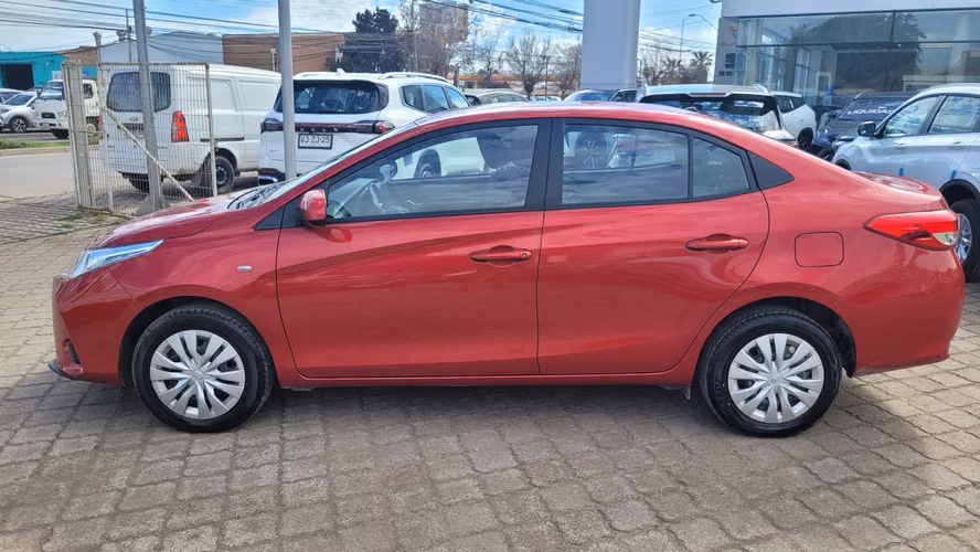 Toyota YARIS SEDAN GLI 1.5 FULL MEC. 1.5 • 4x2 • Mecánica • 2023